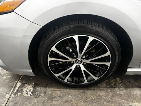 Used 2019 Toyota Camry SE image 12