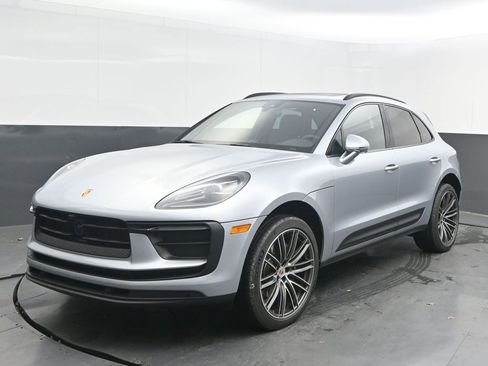 New 2026 Porsche Macan image 3