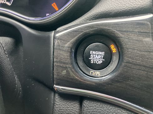 Used 2019 Jeep Grand Cherokee Overland AWD/4WD image 22