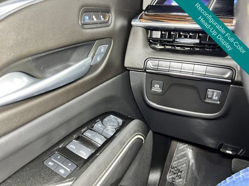 Used 2024 Cadillac Escalade Premium Luxury AWD/4WD image 27