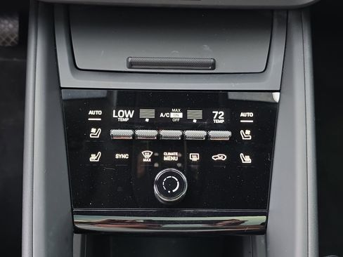 Used 2025 Porsche Macan 4 Electric image 25