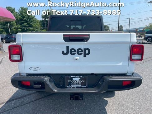 Used 2023 Jeep Gladiator Sport image 6