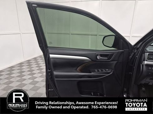 Used 2017 Toyota Highlander XLE image 12