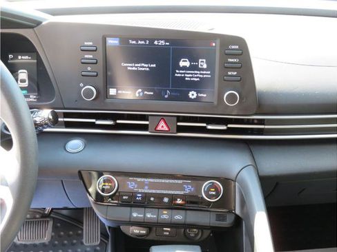 Used 2021 Hyundai Elantra SEL w/ Cargo Package FWD image 6