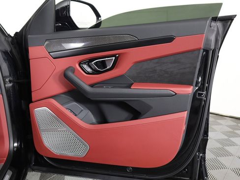 Used 2022 Lamborghini Urus image 28