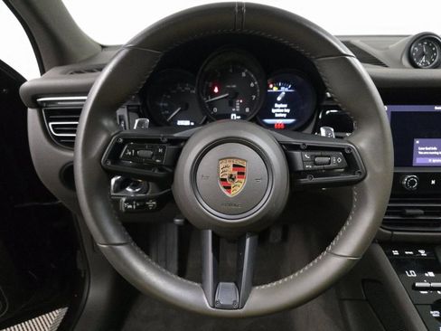 Used 2023 Porsche Macan image 6
