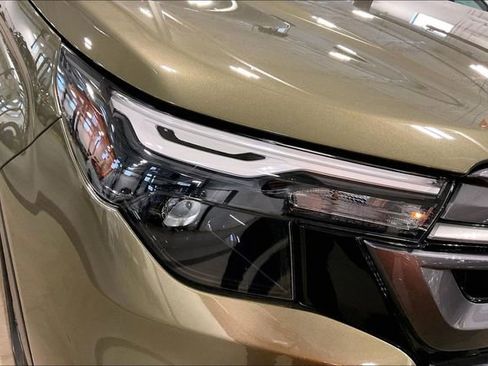 Used 2025 Subaru Forester Premium image 28