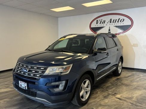 Used 2017 Ford Explorer XLT w/ Equipment Group 202A AWD/4WD image 7