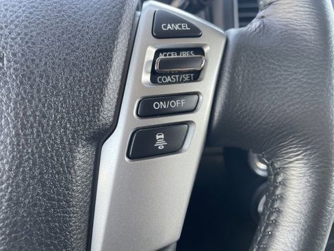 Used 2024 Nissan Titan SV w/ SV Convenience Package image 22