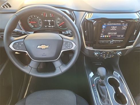 Used 2023 Chevrolet Traverse LT image 11