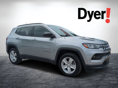 Used 2022 Jeep Compass Latitude w/ Convenience Group AWD/4WD image 1