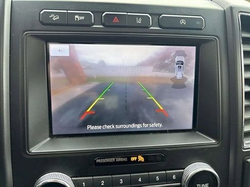 Used 2020 Ford Expedition Limited image 9