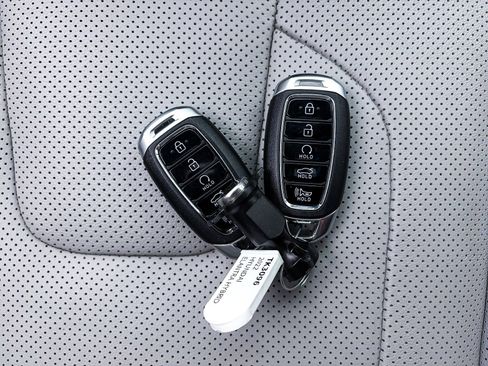 Used 2022 Hyundai Elantra Limited image 42