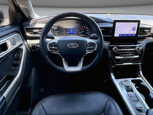 Used 2022 Ford Explorer Limited w/ Equipment Group 301A AWD/4WD image 8