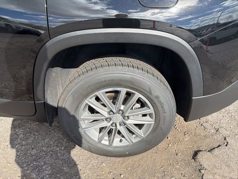 Used 2022 Chevrolet Traverse LT image 34