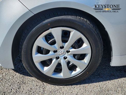 Used 2025 Toyota Corolla LE image 13