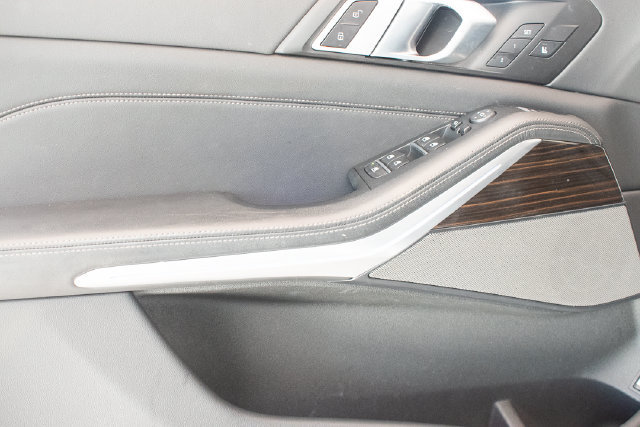 Used 2025 BMW X5 xDrive50e AWD/4WD image 22