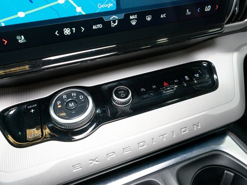 Used 2025 Ford Expedition Active image 24