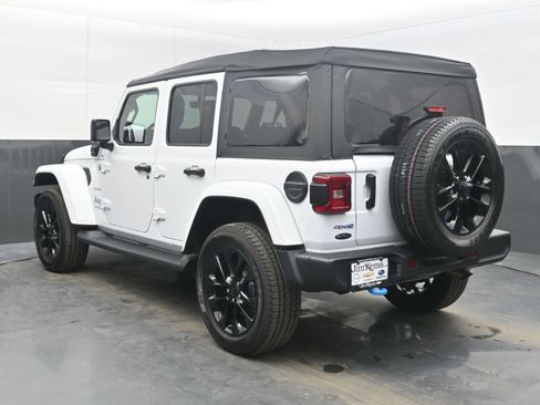 Used 2022 Jeep Wrangler Unlimited Sahara image 8