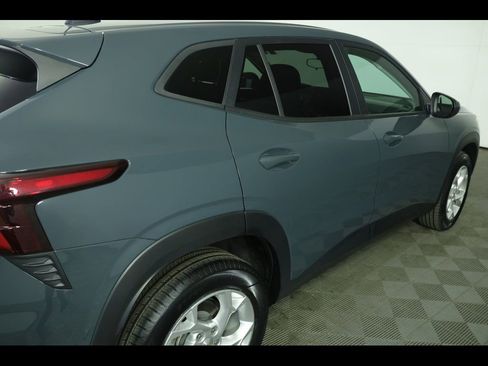 Used 2025 Chevrolet Trax LS w/ LS Convenience Package image 16