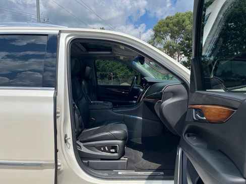 Used 2015 Cadillac Escalade Luxury AWD/4WD image 41