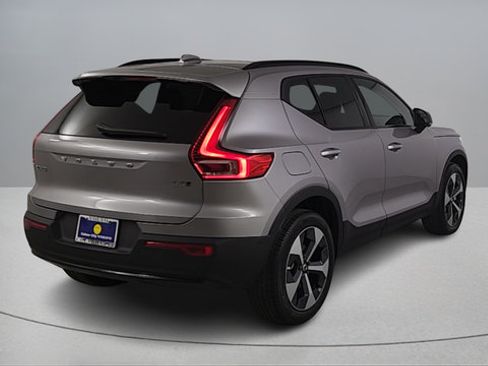 Certified 2026 Volvo XC40 B5 Plus w/ Climate Package AWD/4WD image 4