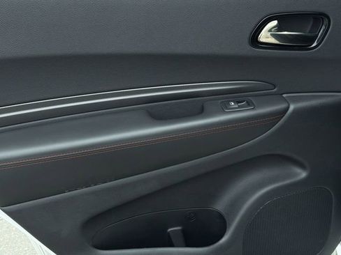 Used 2024 Dodge Durango GT RWD image 23