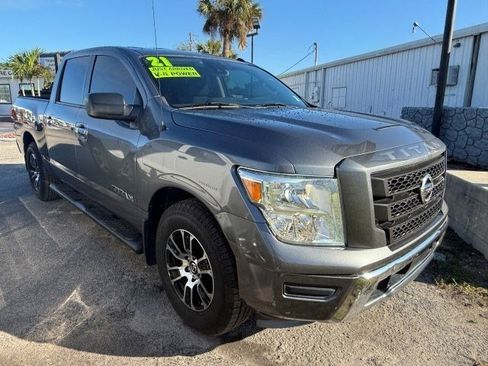 Used 2021 Nissan Titan SV image 1