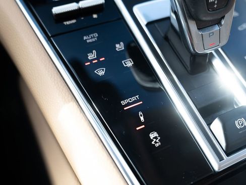 Used 2023 Porsche Panamera 4 Platinum Edition image 33