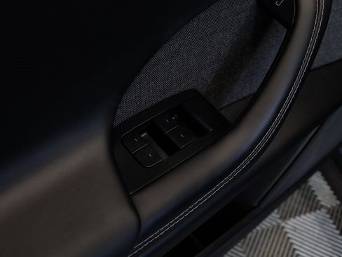 Used 2023 Tesla Model X image 17