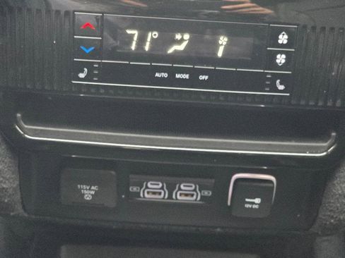 Used 2022 Jeep Wagoneer Series III w/ Premium Group I image 25