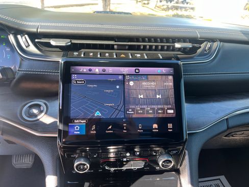 Used 2022 Jeep Grand Cherokee Overland image 12