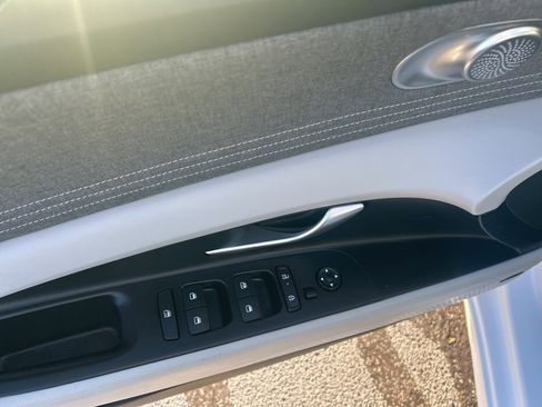 Used 2025 Hyundai Elantra Limited image 13