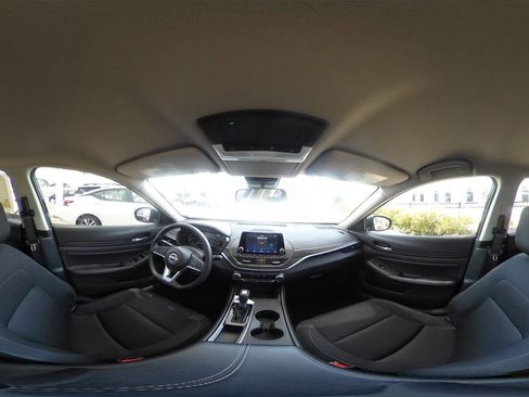 Used 2025 Nissan Altima 2.5 SV FWD image 42