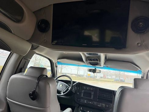 Used 2017 Chevrolet Express 2500 image 25