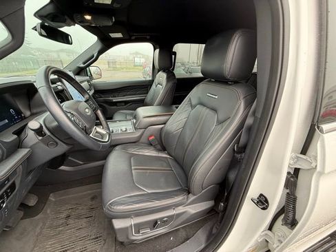 Used 2024 Ford Expedition Platinum image 10
