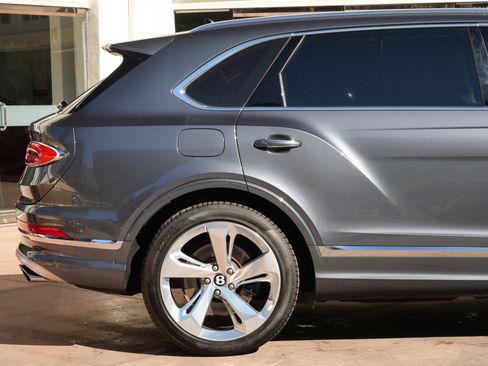 Used 2023 Bentley Bentayga Extended Wheelbase image 10