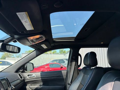 Used 2019 Jeep Grand Cherokee Altitude AWD/4WD image 9