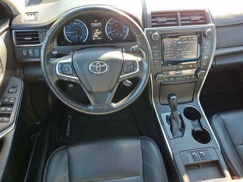 Used 2016 Toyota Camry XLE w/ Moonroof Package FWD image 11