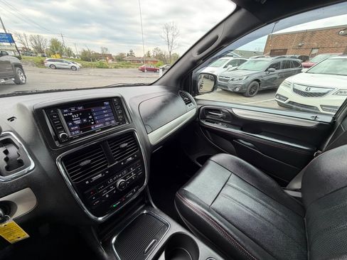 Used 2019 Dodge Grand Caravan GT image 20