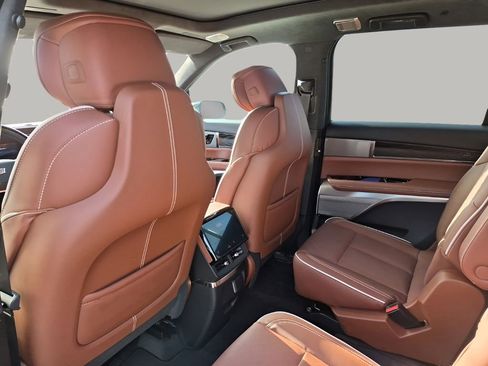 New 2026 Cadillac Vistiq Premium Luxury w/ LPO, Floor Liner Package AWD/4WD image 19