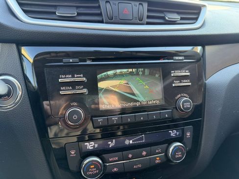 Used 2016 Nissan Rogue SV FWD image 28