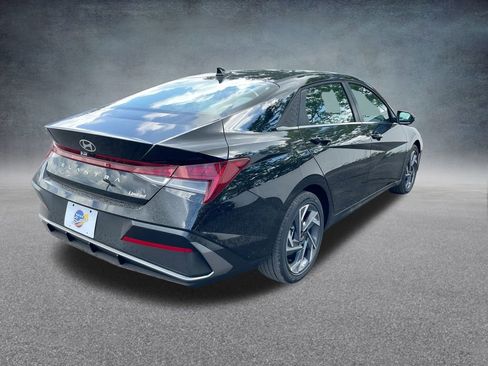 New 2025 Hyundai Elantra Limited image 31