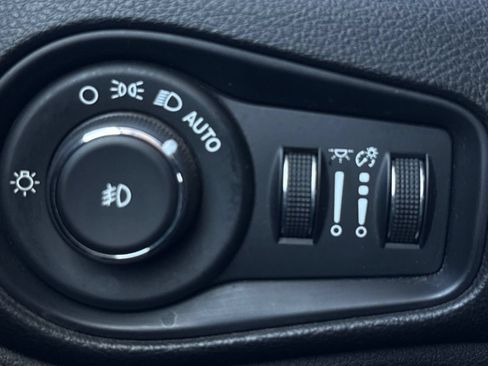Used 2016 Jeep Renegade Trailhawk AWD/4WD image 24