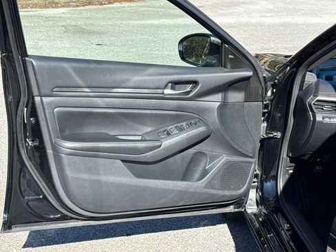 Used 2024 Nissan Altima 2.5 SV image 10