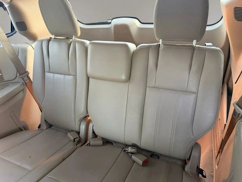 Used 2013 Chrysler Town & Country Touring w/ Trailer Tow Group image 10