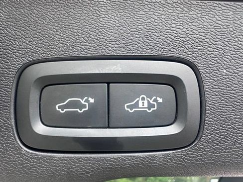 Certified 2024 Volvo XC60 B5 Core AWD/4WD image 8
