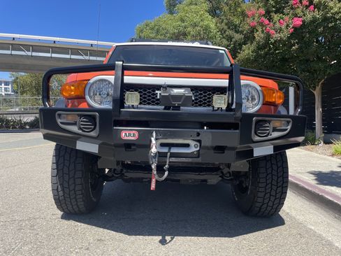 Used 2013 Toyota FJ Cruiser 4WD w/ Upgrade Pkg image 19