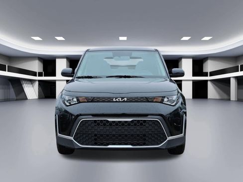 Certified 2025 Kia Soul LX w/ LX Technology Package FWD image 8