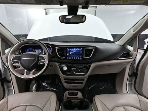 Used 2020 Chrysler Pacifica Limited FWD image 26